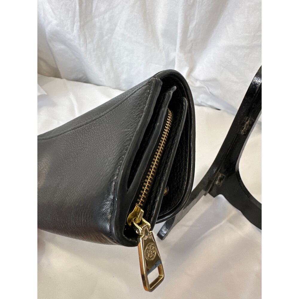 Tory Burch Britten Pebbled Leather Envelope Black Wallet EUC - Picture 5 of 9